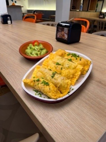 Tequeños de Pollo a la Brasa